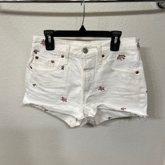 Levi’s denim shorts - Picture 1 of 3